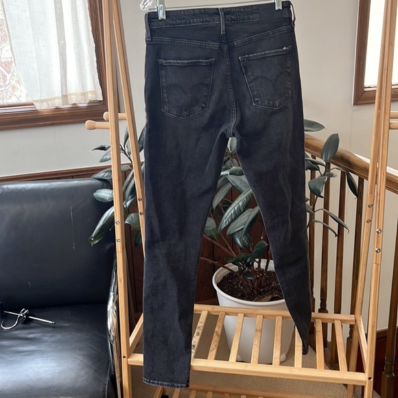 721 High Rise Skinny Levis. Distressed size 29 - Picture 4 of 8